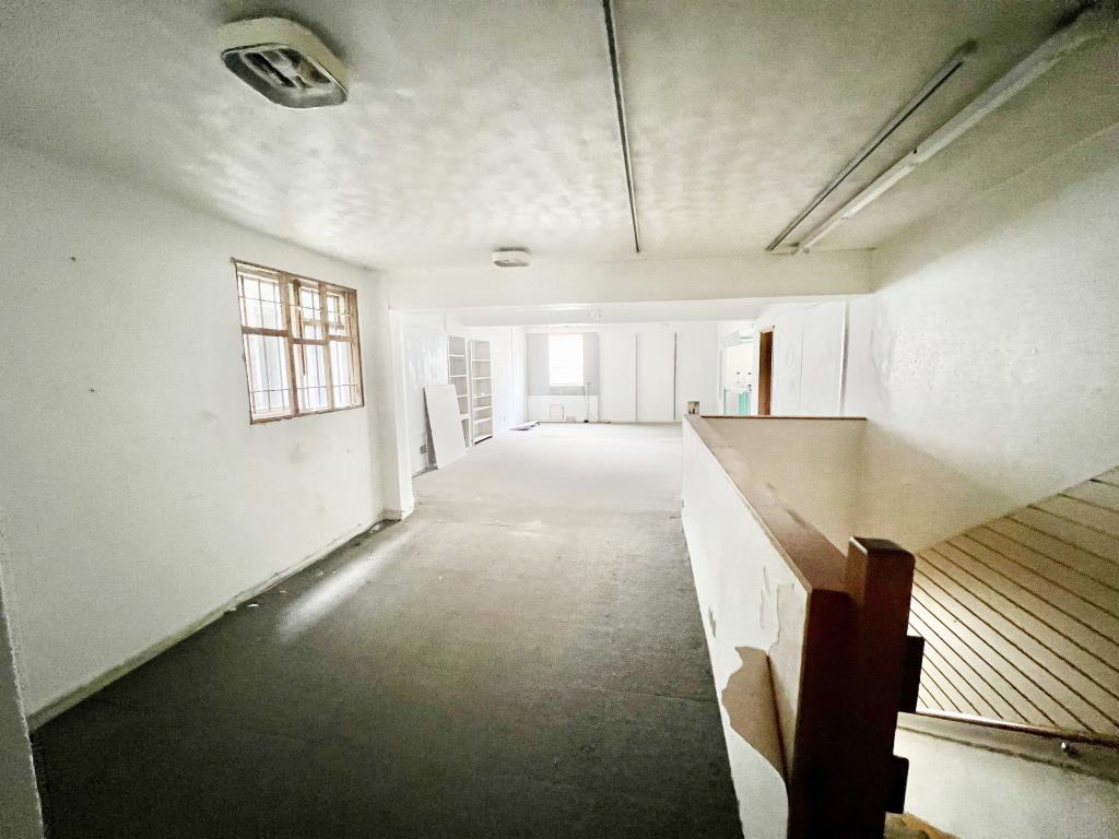 Lot: 44 - PROPERTY WITH CONSENT FOR CONVERSION INTO TWO RETAIL UNITS AND THREE FLATS -